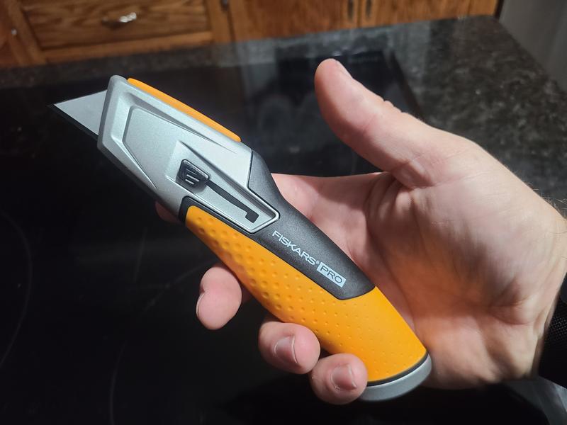 Fiskars 6 in. Pro Retractable Snap-Off Utility Knife - 8 Point, Orange 