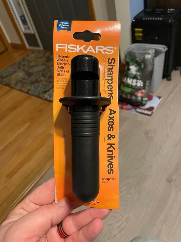 Fiskars Axe Blade and Knife Sharpener - Ceramic Wheels - Safety Guard -  Plastic in the Sharpeners department at