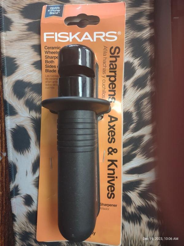 Fiskars XSharp Axe and Knife Sharpener, Ceramic sharpening stone/Fiberglass  reinforced plastic case, Black/Orange, 1000601