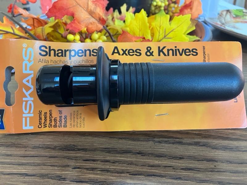 Fiskars Premium Knife Sharpener - Knife Sharpeners- & Steels Leather Black - 1058937