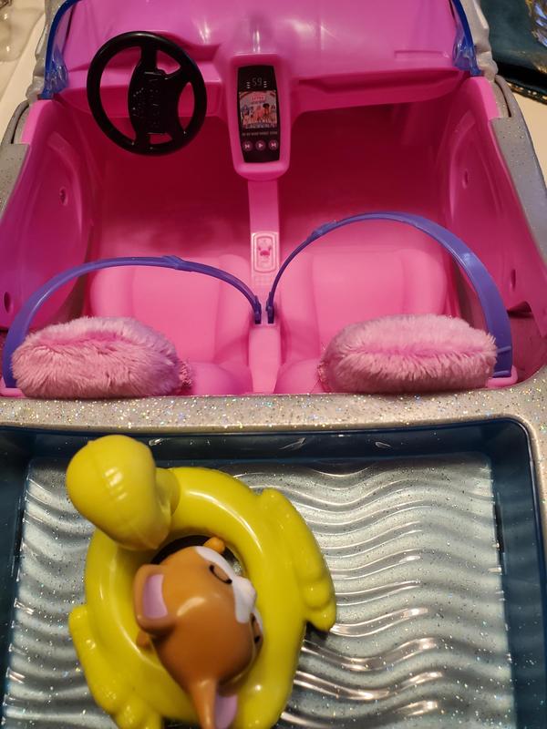 Comes with a pool - rubber ducky and cat