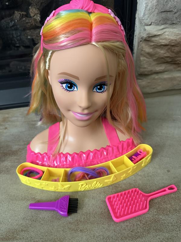 Barbie Ultra Chevelure Tête À Coiffer, Cheveux Blonds Lisses Avec Mèches  Arc-En-Ciel, Et Accessoires Color Reveal avec Changement De Couleur, Jouet  pour Enfant de 3 ans et Plus, HMD78 : : Jeux
