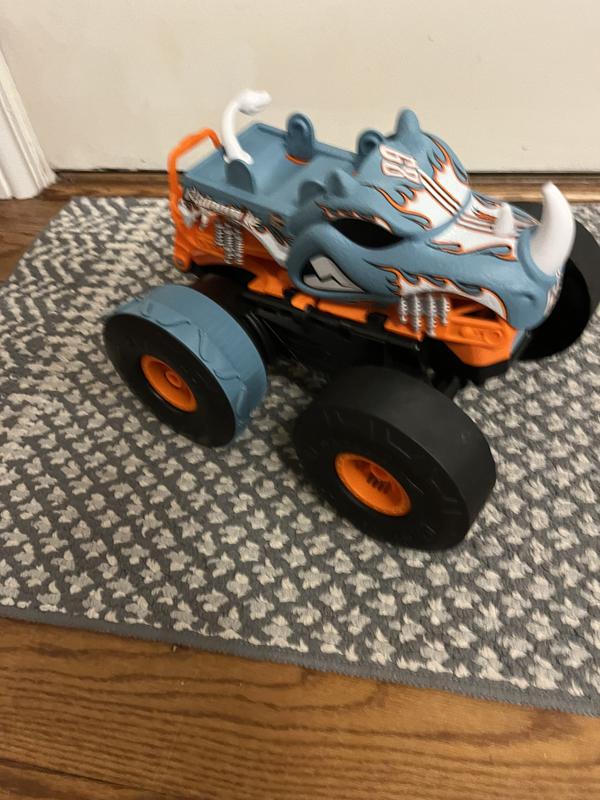 Hot Wheels Monster Trucks Rhinomite Chargin' Challenge Playset with a 1:64  Scale Toy Rhinomite Truck & 2 Crushed Cars