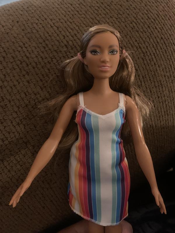 Barbie Loves the Ocean Beach-Themed Doll (11.5-inch Curvy Brunette), Made  from Recycled Plastics, Wearing Fashion & Accessories, For 3 to 7 Year Olds