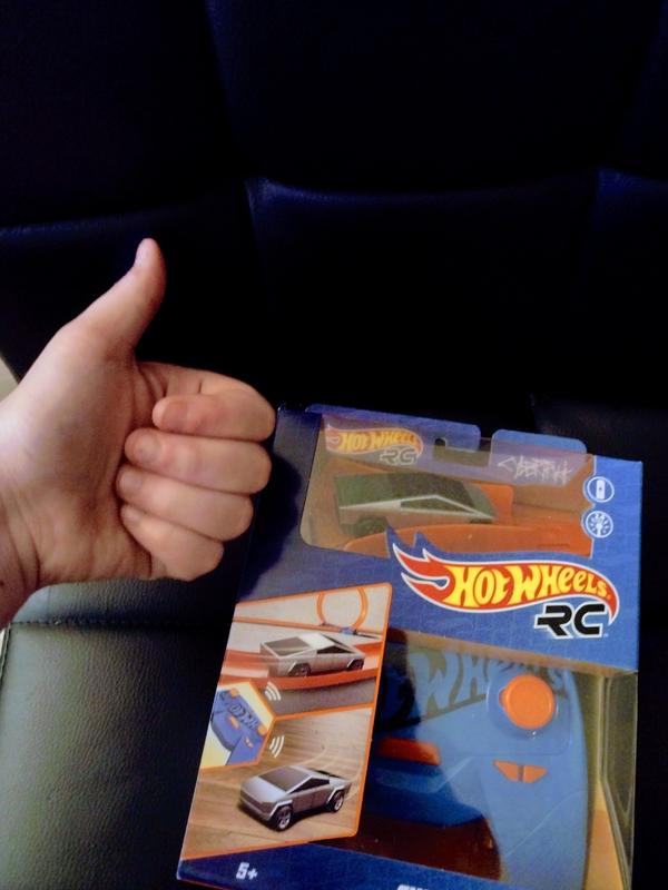 Cybertruck *kid approved* front 2