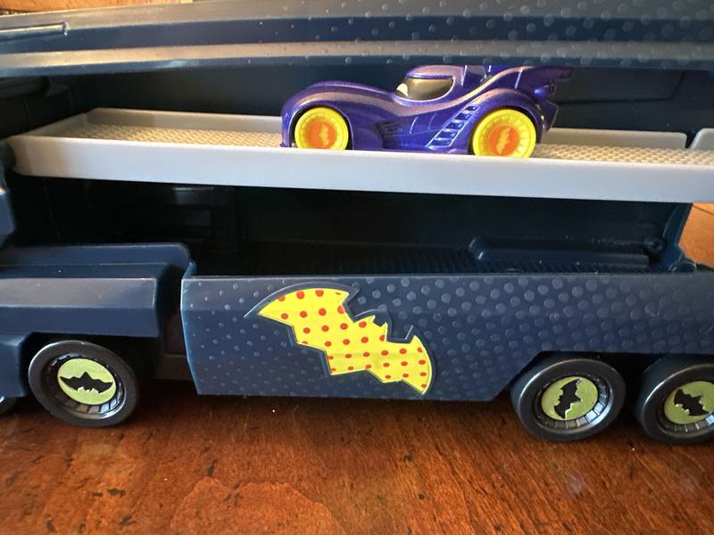  Fisher-Price DC Batwheels Toy Hauler and Car, Bat-Big Rig with  Ramp and Bam The Batmobile 1:55 Scale Diecast Toy Vehicle, Ages 3+ Years :  Toys & Games