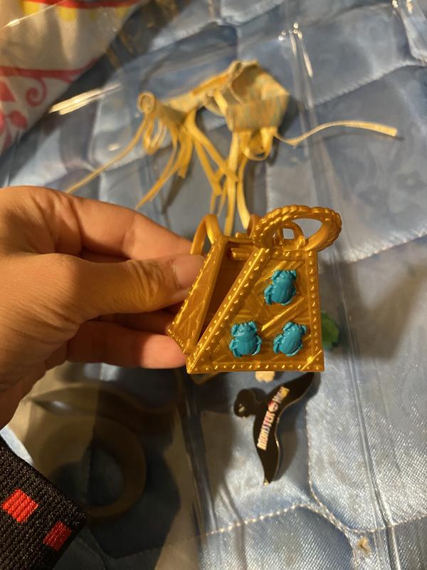 The backpack actually opens !