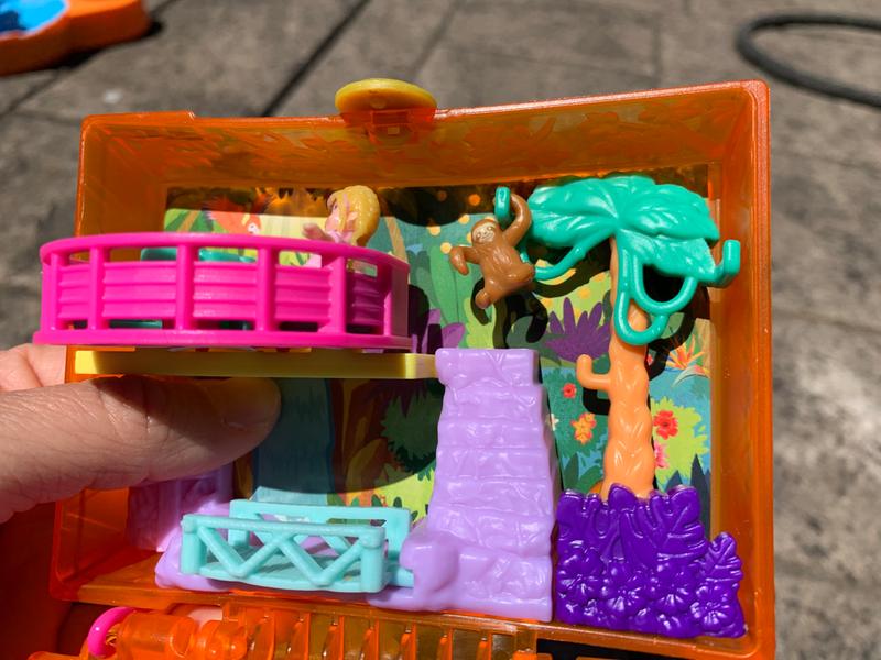 The sloth tree can move side to side.