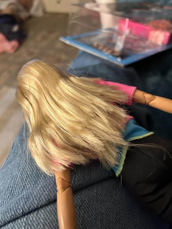 Barbie Poupée de fitness aux cheveux roux avec chiot et 9 accessoires, y  compris tapis de yoga avec sangle, cerceau, poids et sac : : Jeux  et Jouets