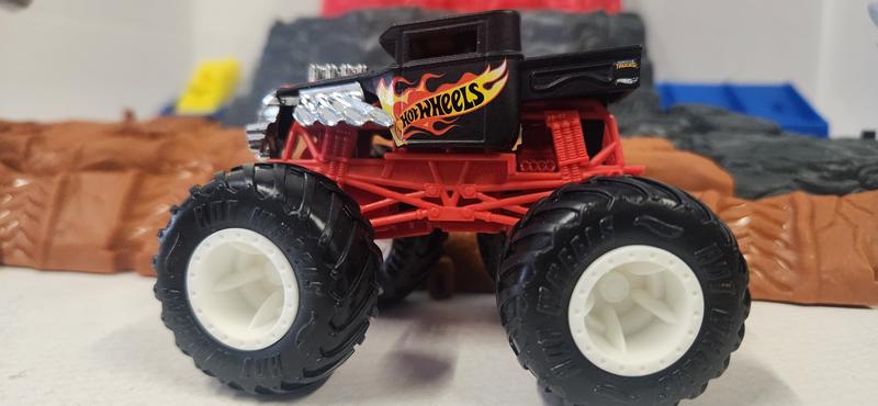 Hot Wheels Monster Trucks Arena Smashers Bone Shaker