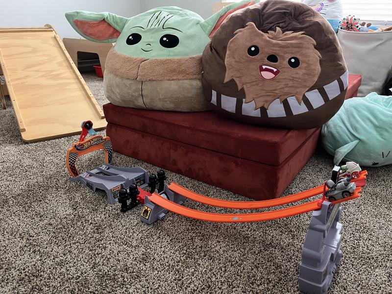Hot Wheels Star Wars RacerVerse Grogu's Great Race Track Set With 2 Cars Lightsaber Starter Toys