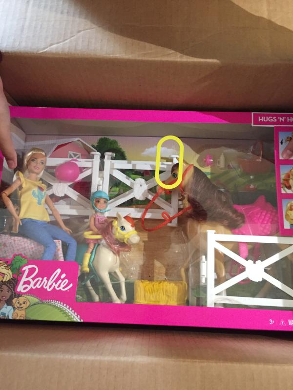 barbie hugs n horses playset