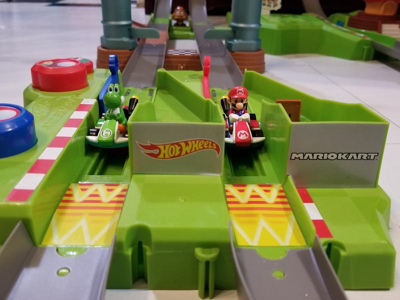 Mattel Hot Wheels Mario Kart Circuit Track Set (GCP27) starting