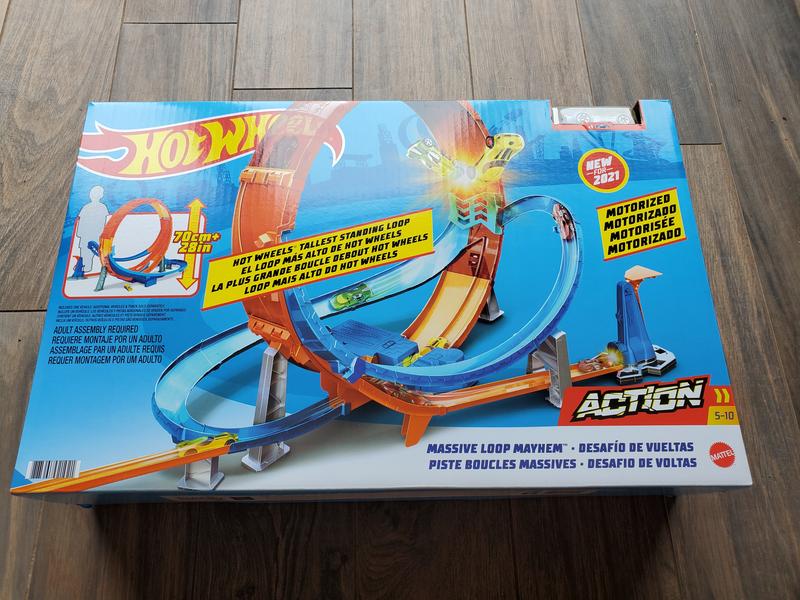 Hot Wheels Massive Loop Mayhem Track Set with Huge 28-Inch Wide Track Loop  Slam Launcher, Battery Box & 1 1:64 Scale Car