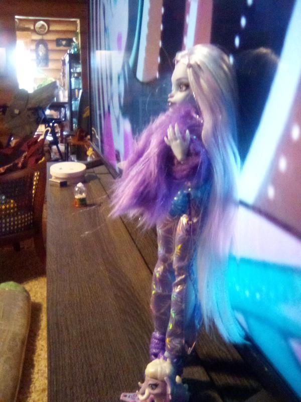 Monster High Doll, Abbey Bominable Yeti Fashion Doll with Pet Mammoth and  Themed Accessories