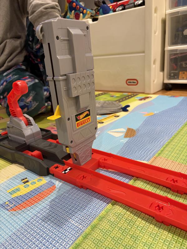 Customer photo for "Very cool Formula 1 Themed Hot Wheels Track!"