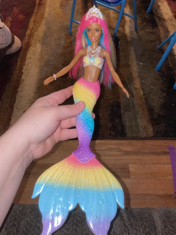 Poupée Barbie Sirène Rainbow Magic ​Barbie Dreamtopia avec cheveux  arc-en-ciel et caractéristique de changement de couleur activé par l'eau