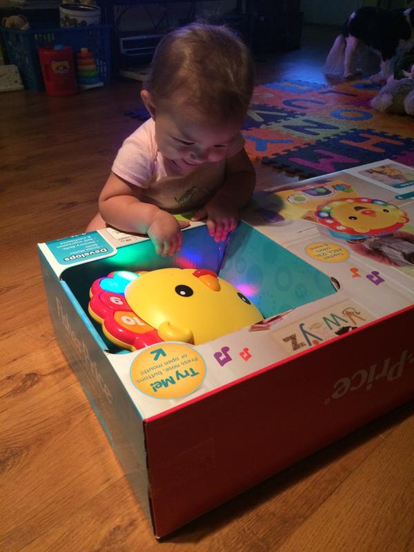 Oh, that face! She's made a new friend...