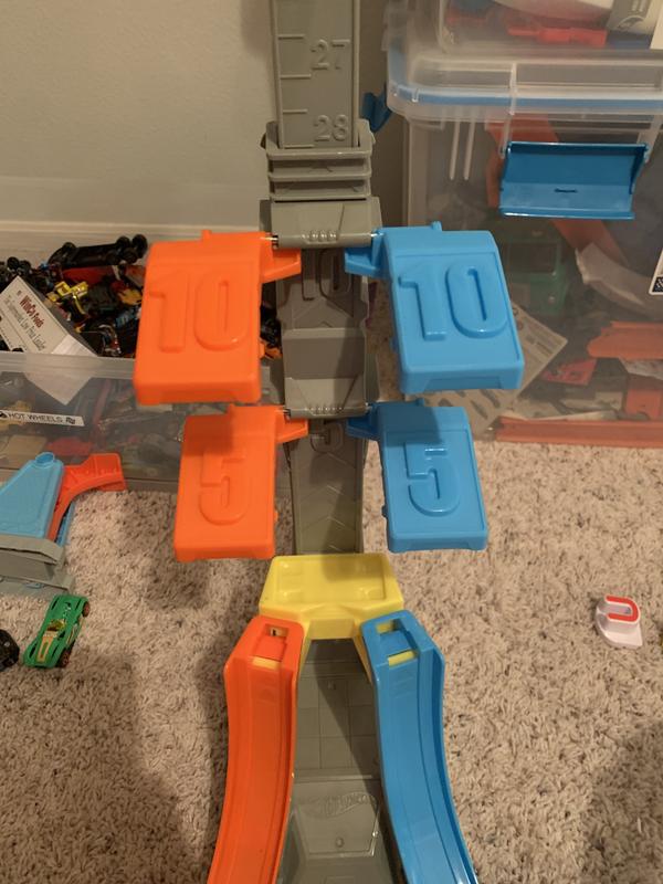 Adjustable height, flip up flags, and the yellow piece is a sneaky parking spot!