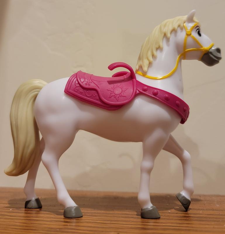 Maximus without Rapunzel (note plastic piece sticking up above the saddle)