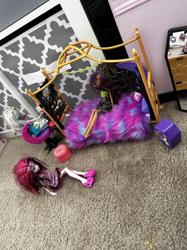 Monster High Clawdeen Wolf Bedroom Playset with Dollhouse Furniture and  Themed Accessories 