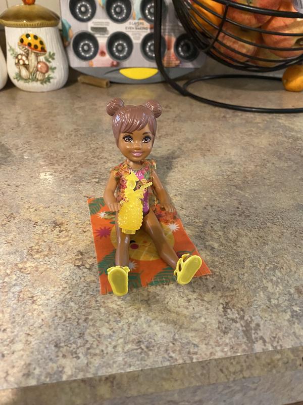 She comes with cute accessories!