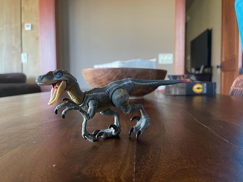 Universal Jurassic World Maxi Peluche Dinosaure Vélociraptor gris