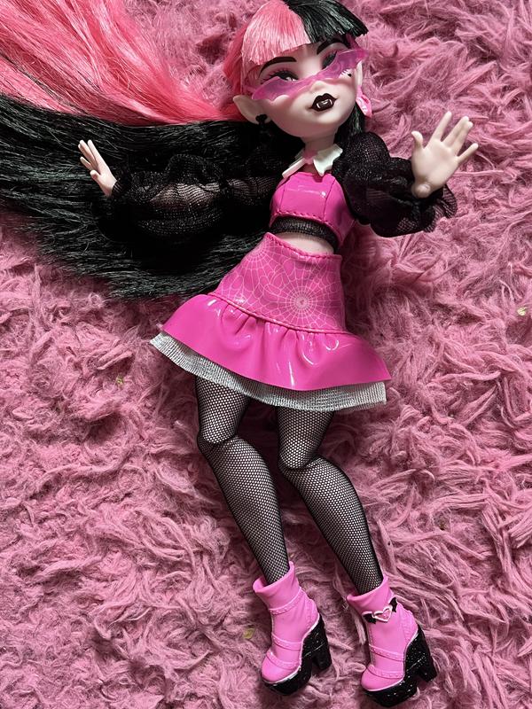 Monster High Draculaura Fashion Doll with Pet Count Fabulous and  Accessories