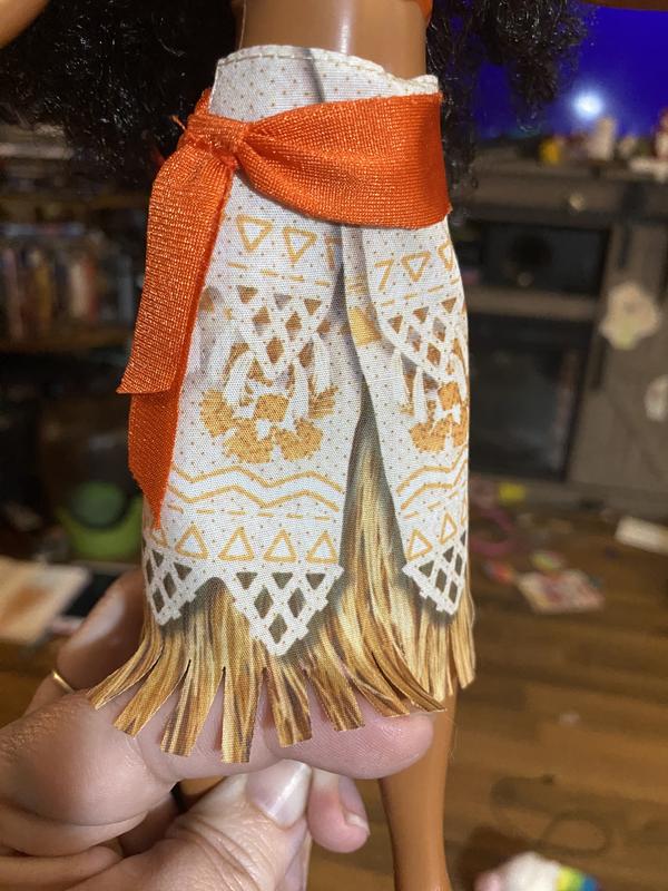 The skirt and “fringe”.