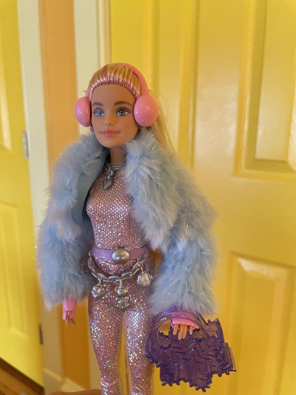 Barbie extra doll online in pink fluffy coat