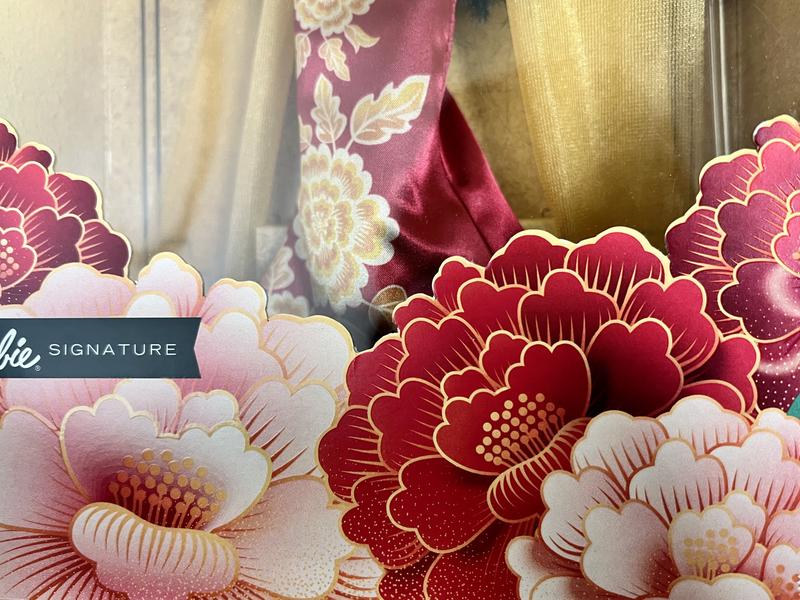 Gorgeous flower detail on the box for collectors shelves!