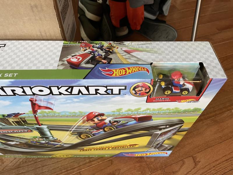 mario hotwheels car included