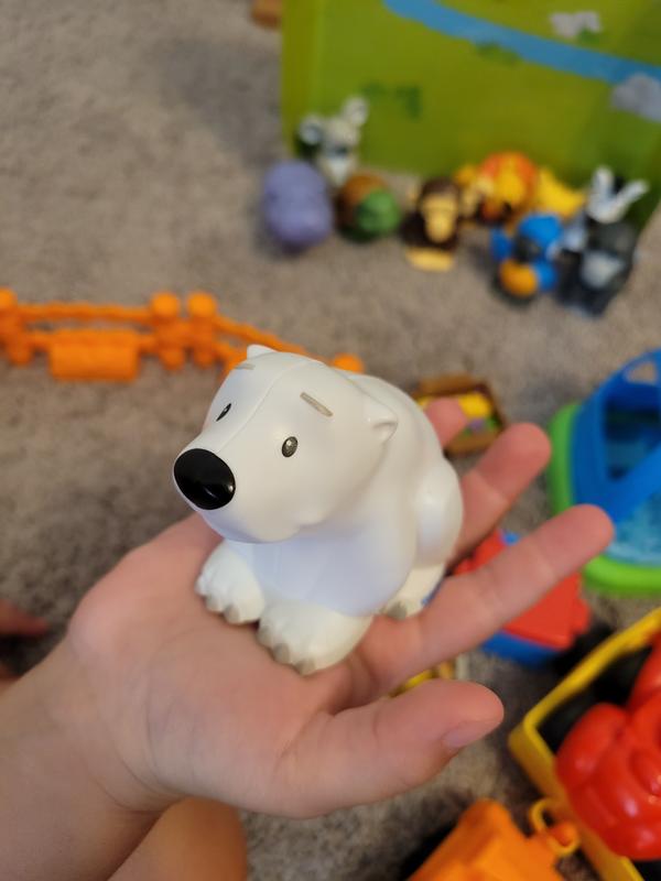 Polar bear in 4yo hand