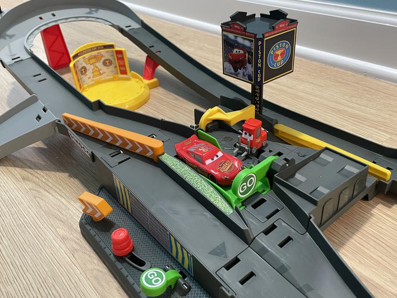 Playset Mattel Disney Pixar Cars Pista de Corridas Radiator