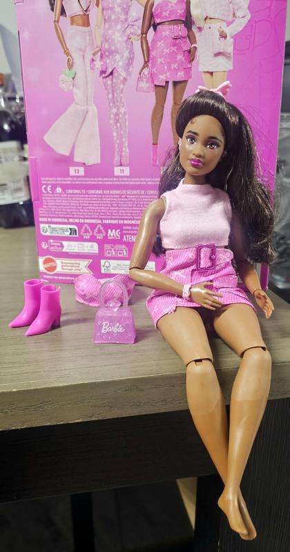 The doll in general, concept and design is gorgeous. Unfortunately the quality of her legs and feet on one we got was very poor quality (see pics).