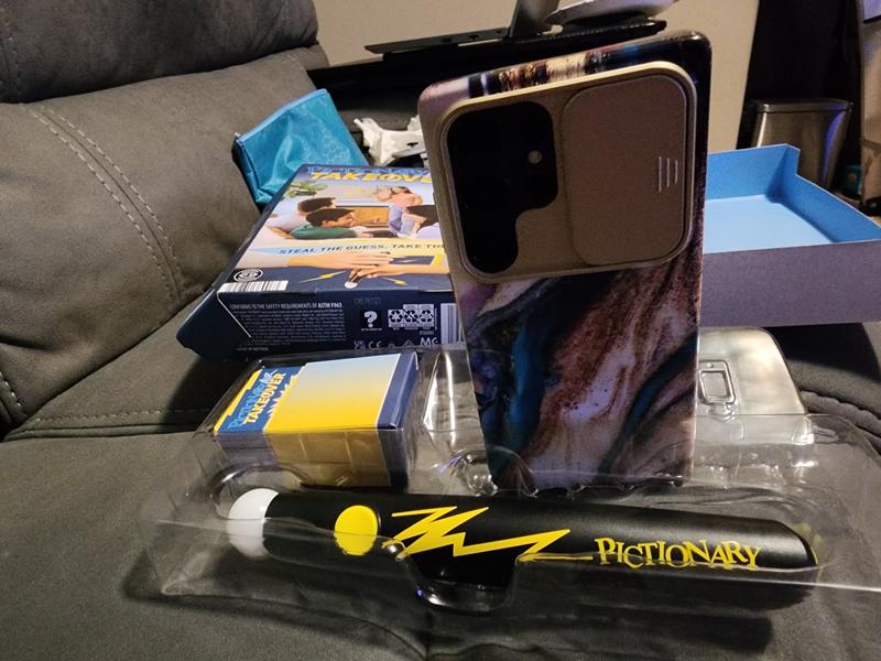 Handy phone stand in included tray