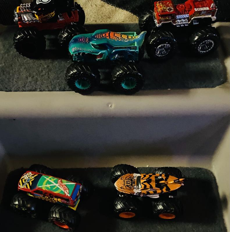 Hot Wheels Monster Trucks Live 8-Pack of Toy Trucks in 1:64 Scale
