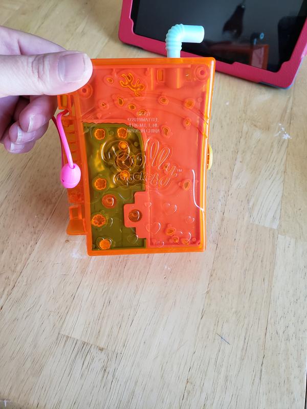 Back of juice box when closed. So adorable