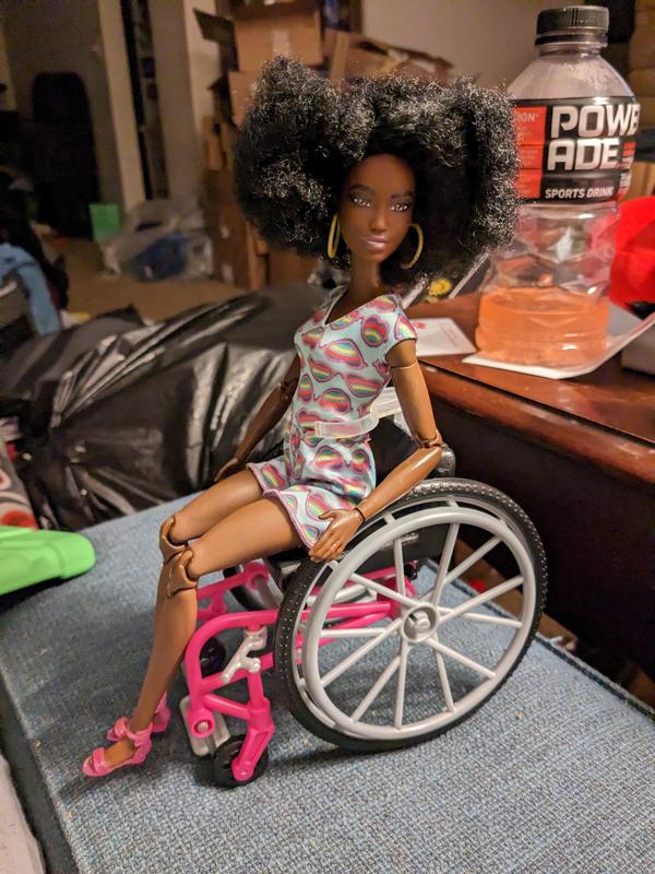 Barbie Doll with Wheelchair and Ramp, Kids Toys, Barbie Fashionistas, Curly  Black Hair, Rainbow Heart Romper, Clothes and Accessories