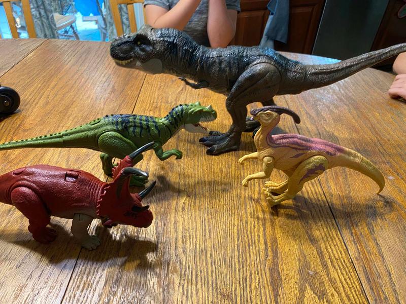 Size comparison of various size Jurassic World dinos