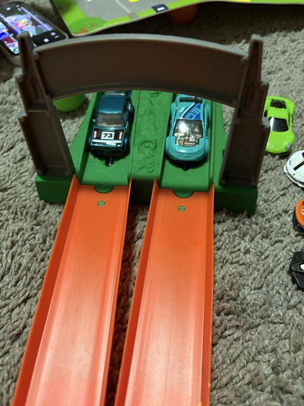 Hot Wheels 8-Car Gift Pack - HPV78 | Blain's Farm & Fleet