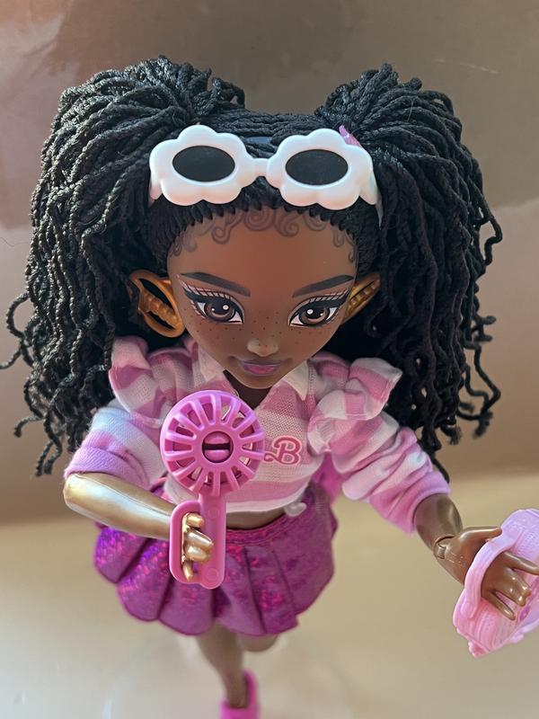 Detailed features.. including baby hair. Cute, realistic accessories.