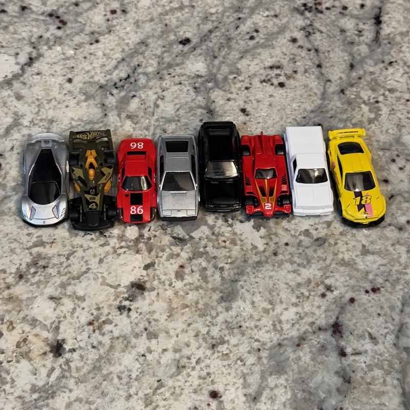 Hot Wheels 8-Car Gift Pack - HPV78 | Blain's Farm & Fleet