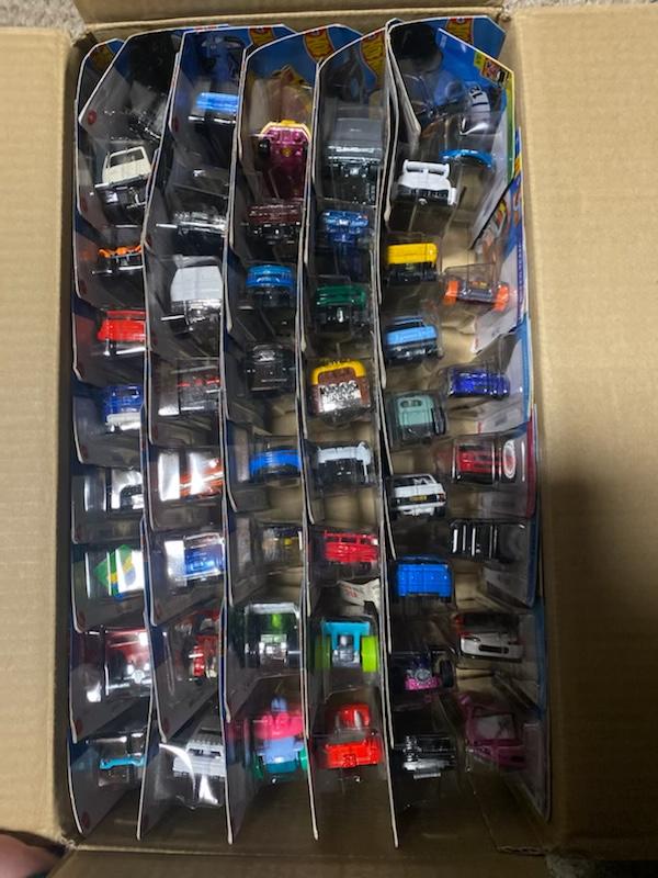 Coffret 10 petites voitures 1/64 Hot Wheels en multicolore