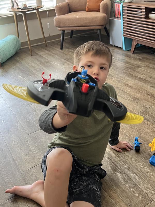 Fly around your favorite characters!