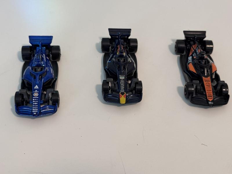 Customer photo for "Fun cars, but disappointing track"