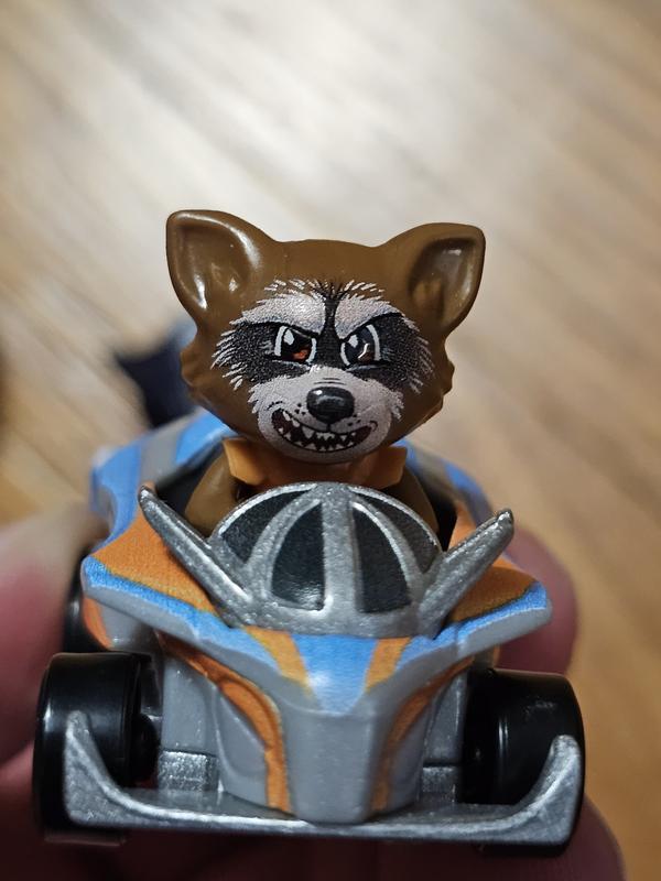 Close up: show great detail even down to the fur.