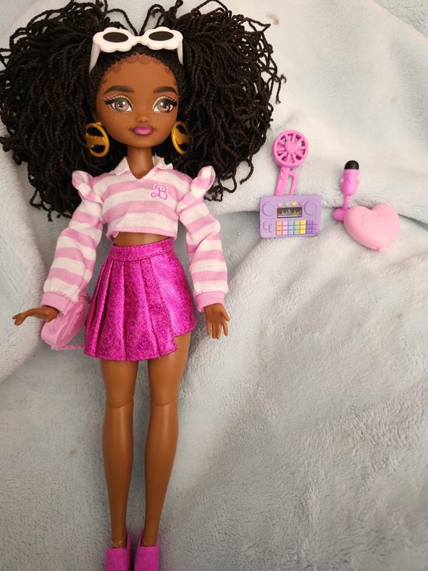 Beautiful Brooklyn with her accessories