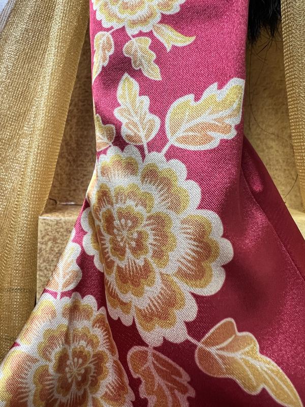 Shimmering Flower details in the dress!