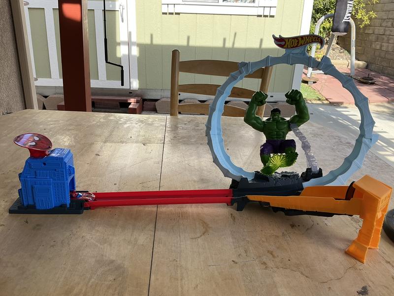 Customer photo for "Fun Hot Wheels set for dad and daughter time"
